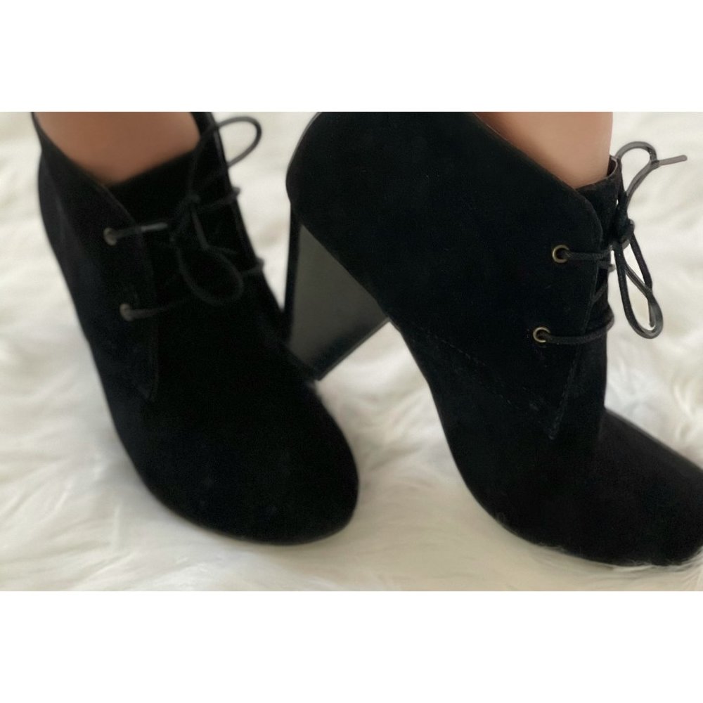 ANKLE BOOTIES